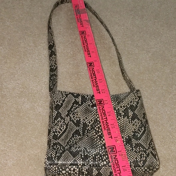 Guess sneak print purse - Picture 6 of 6